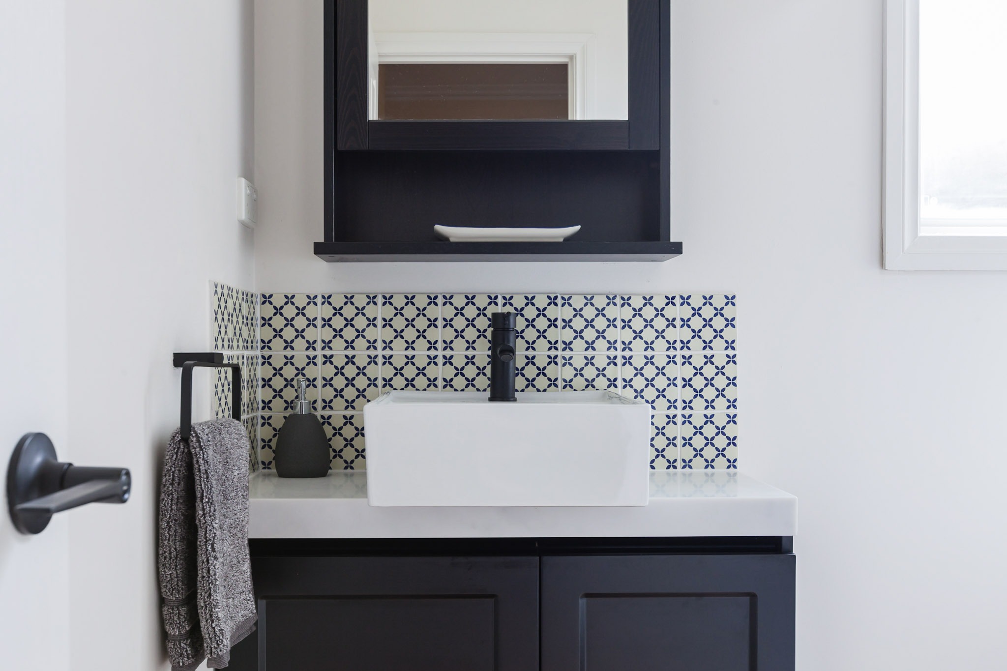 1-interior designer melbourne bathroom design vanity close